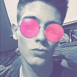 Meet your Posher, Cameron